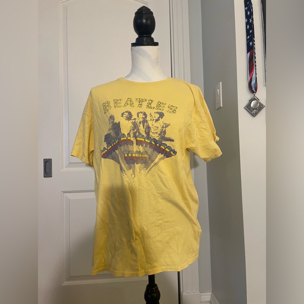 Beatles yellow graphic Tee, Size M